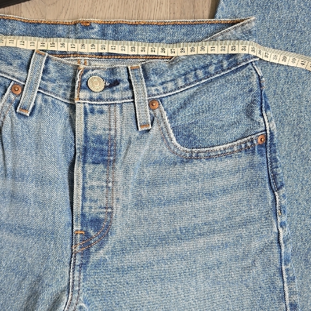 Levi's 501 Light Blue Straight Jeans - Picture 5 of 10